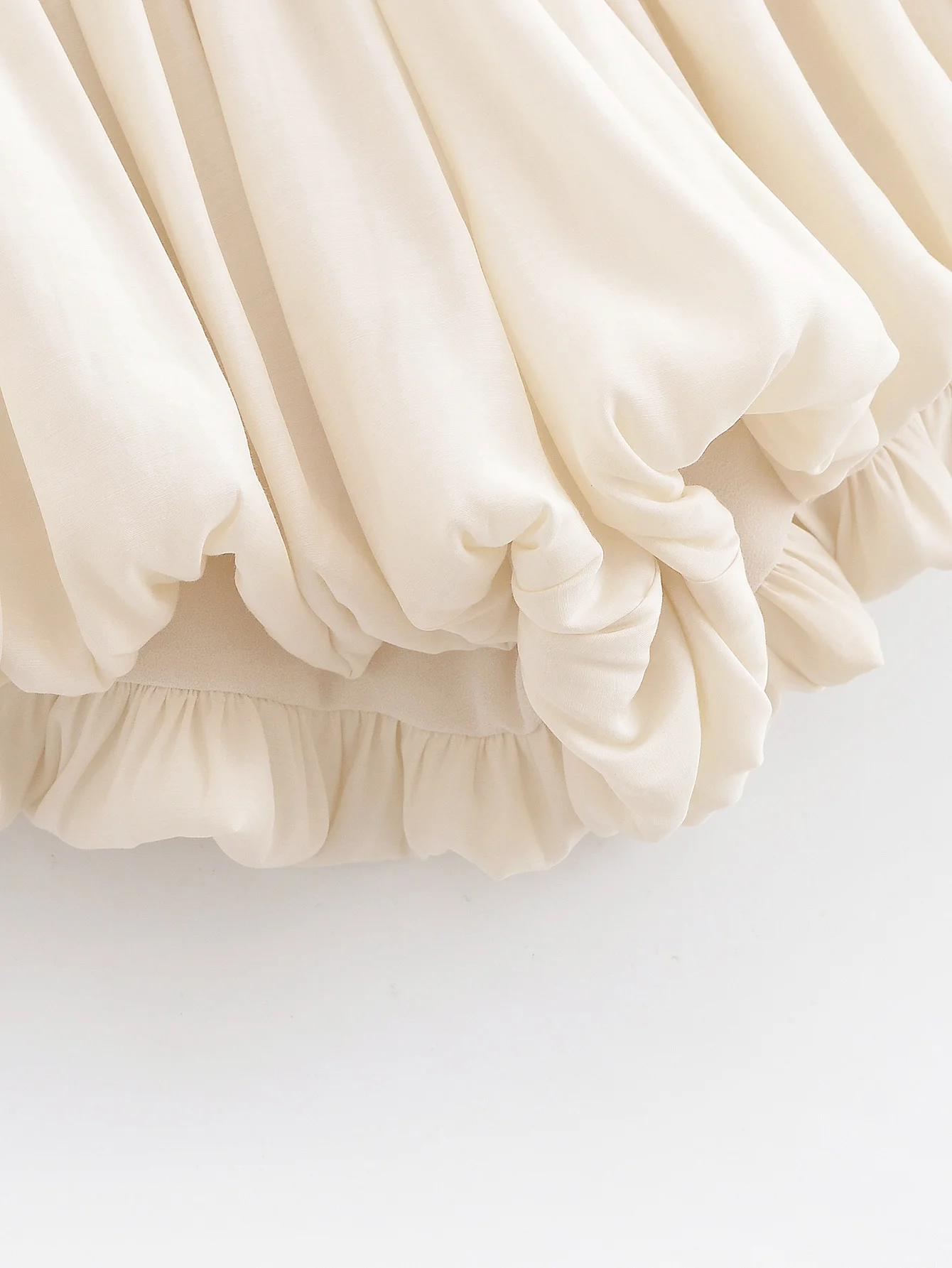 RARA2025 Nieuwe dames casual mode eenvoudige all-match ballonvormige gedrapeerde knop hoge taille minirokbroek