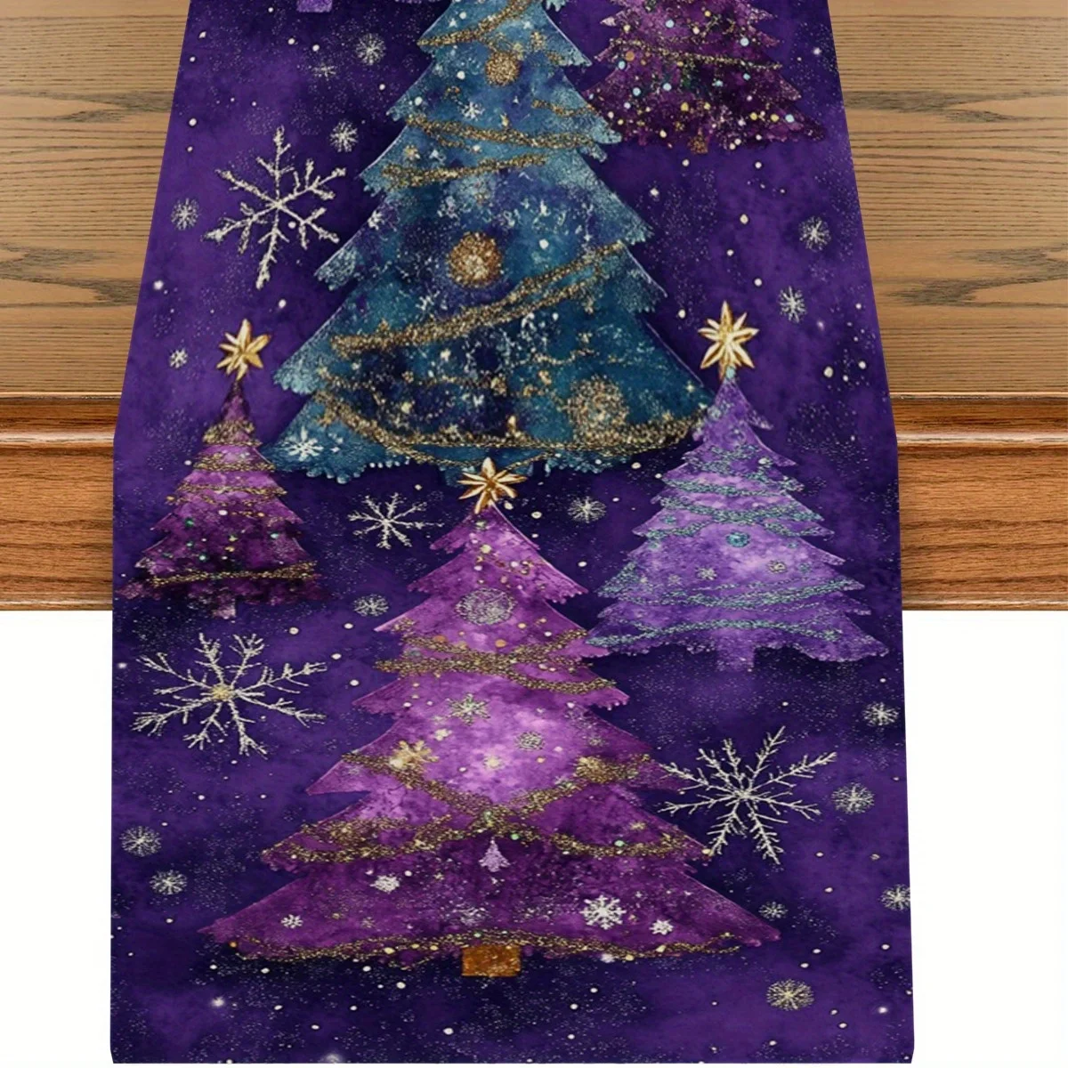 Fantasy Purple Christmas Tischläufer |   Schneeflocke und goldener Stern |   Hochwertige, leicht zu reinigende Winterparty-Essdekoration