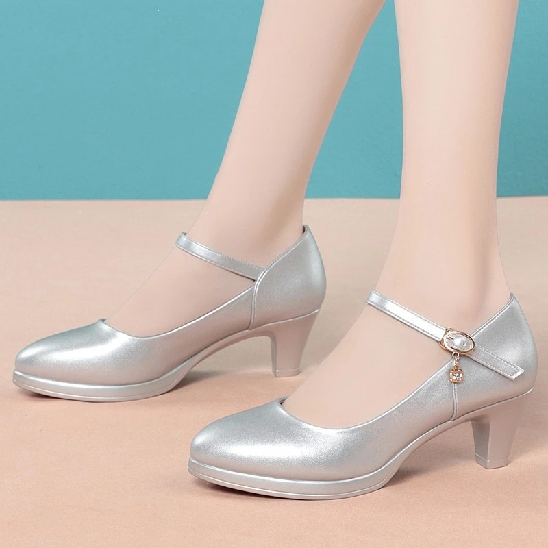Modische elegante weiche Lederschuhe Damen Schwarze Plateau-Loafer 2024 Frühling Blockabsatzschuhe für Büroarbeit Alltag Mutter