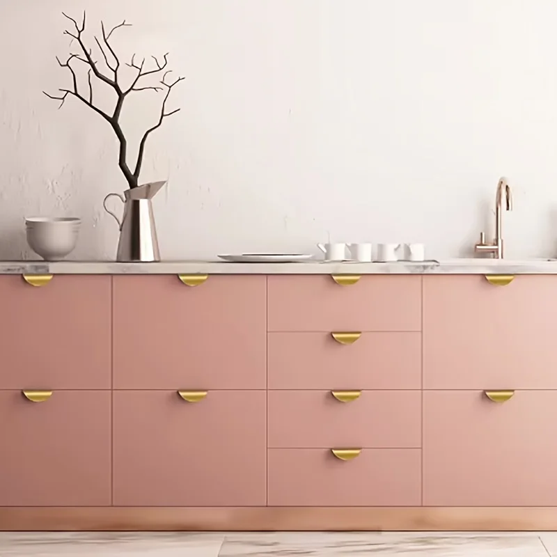 Moderner nordisch inspirierter Kupfer-Schrankgriff, elegantes goldenes Halbmond-Design für Kleiderschränke, Kantenzuggriff, Schrank, gebogener Griff