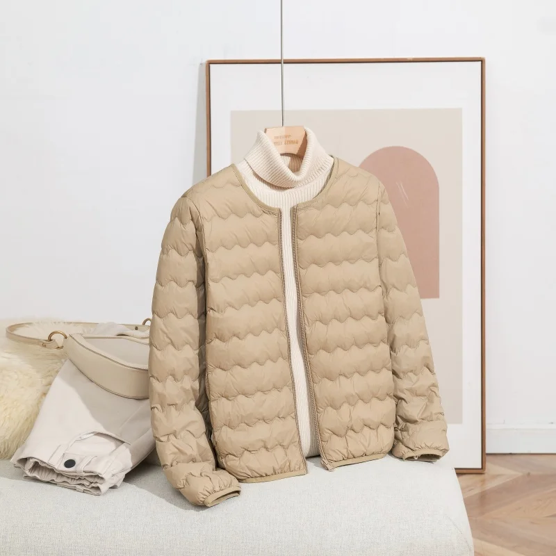 Chaqueta sin cuello nueva ondulada para mujer, chaqueta sencilla a la moda elegante reductora de edad, chaqueta de plumón de pato blanco 90% para otoño e invierno