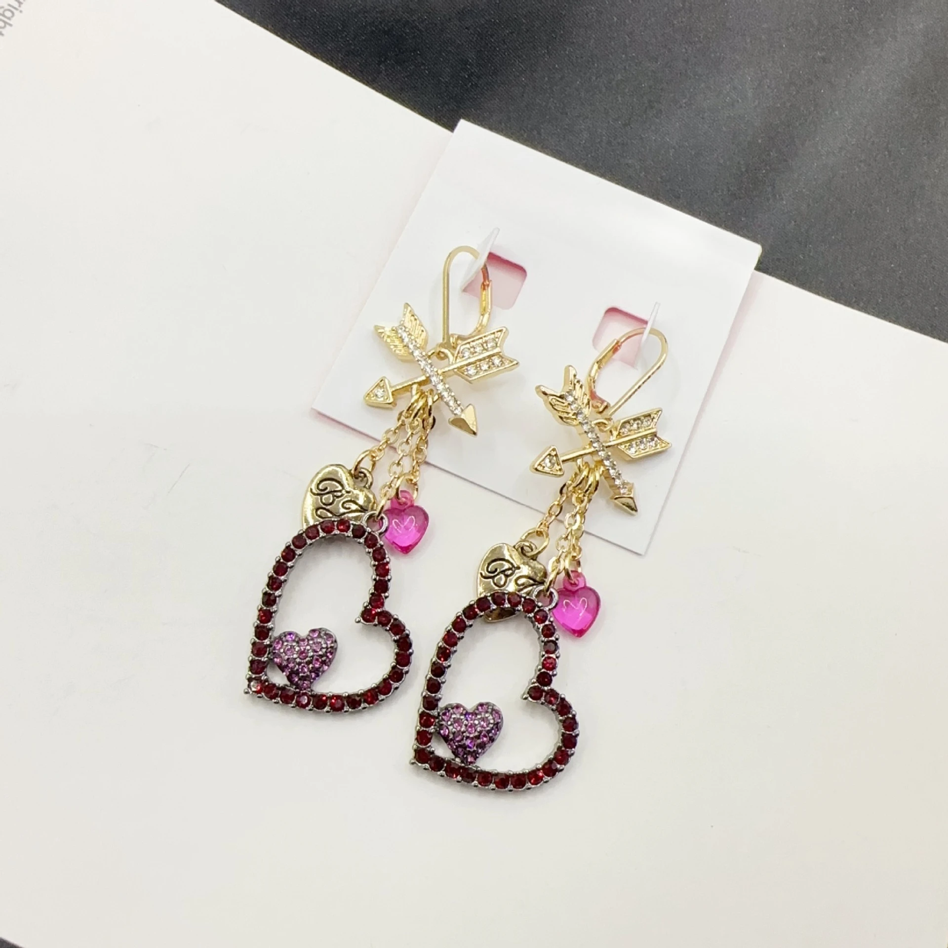 

European and American Love Diamond-encrusted Sweet Niche Design Sense Cute Stud Earrings Woman