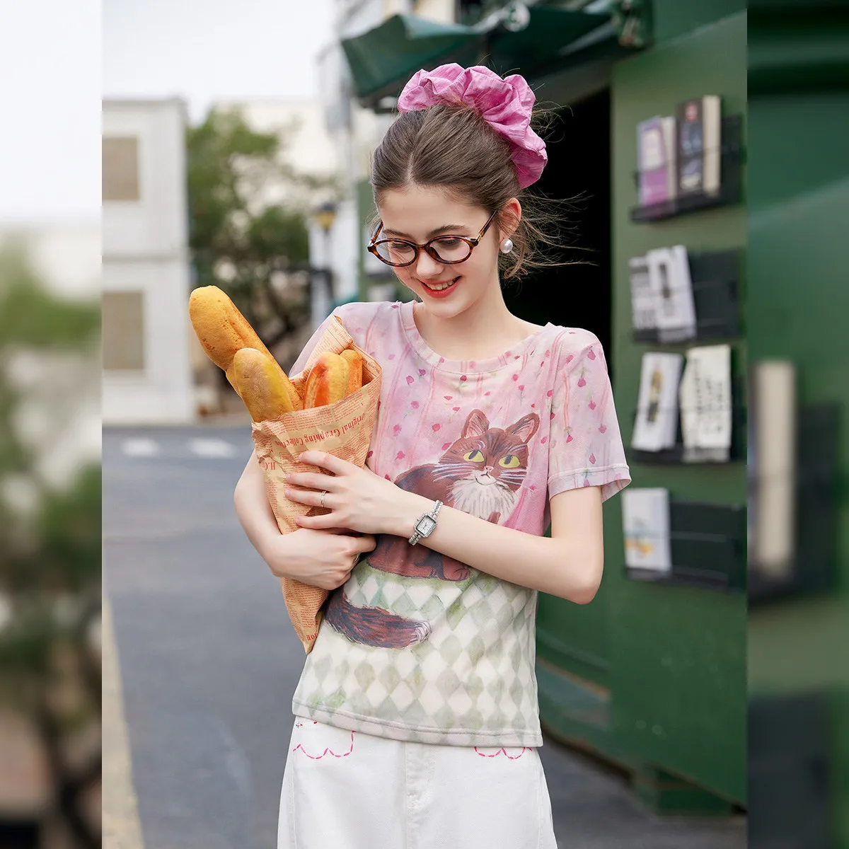 LOUISYAO Women Cute Cat Print Knit T-Shirt Summer 2026 Round Neck Slim Fit Slightly Stretch Sweet Casual Top