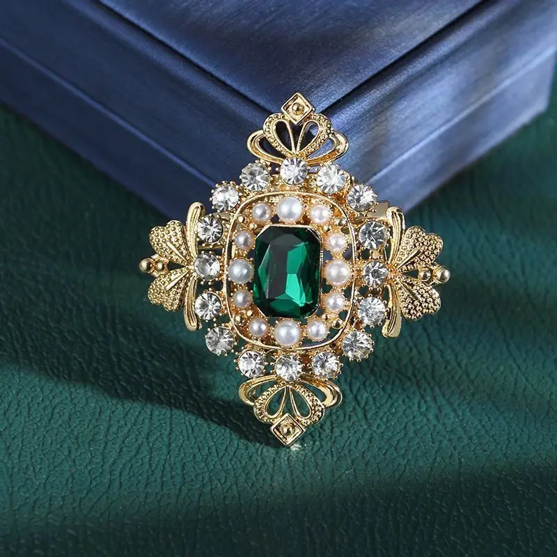 Baroque Style Women Elegant Vintage Emerald Rhinestone Brooches Pins Cross Chains Pearl Badges Suit Jewelry Party Wedding Buckle