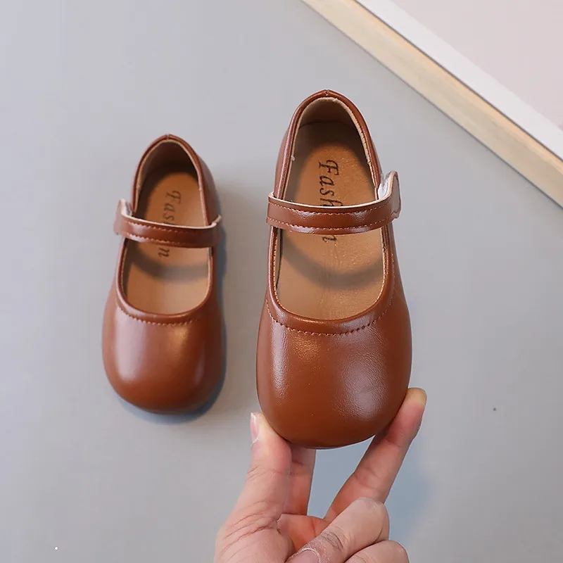 Zapatos pequeños de cuero para niños, calzado sencillo de suela blanda, estilo Retro, versión coreana, primavera y otoño, novedad de 2024