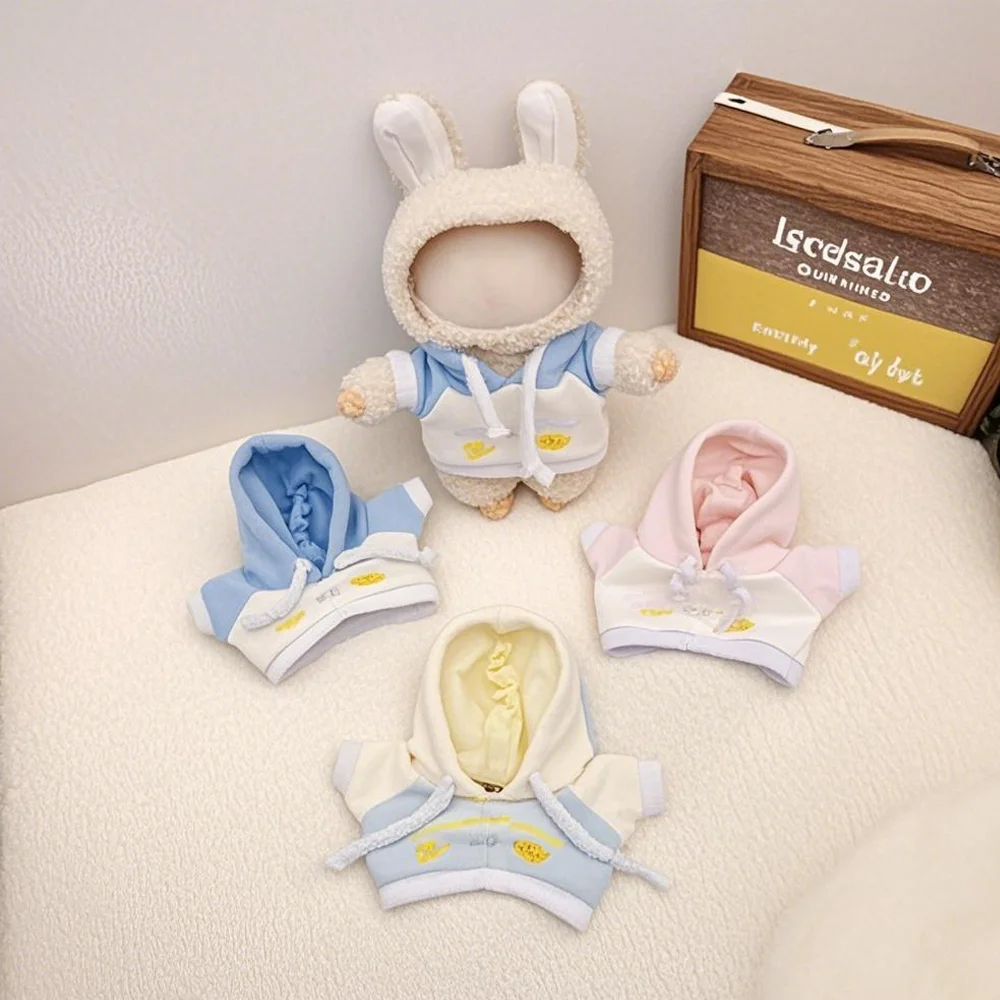 17 ซม.ตุ๊กตาเสื้อผ้าตุ๊กตาHooded Sweatshirtกีฬาสไตล์เสื้อผ้าHoodiesน่ารักตกแต่งสําหรับกล่องตาบอดตุ๊กตาพวงกุญแจ