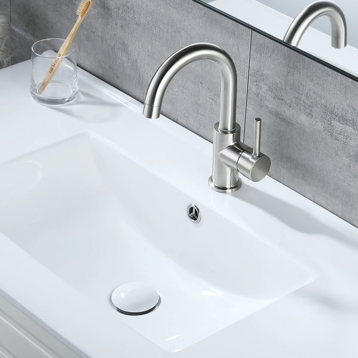 White Bathroom Sink Pop Up Drain Ceramic Brass Lavatory Drain Stopper Dual Style Sink Drainer with Overflow/without Overflow