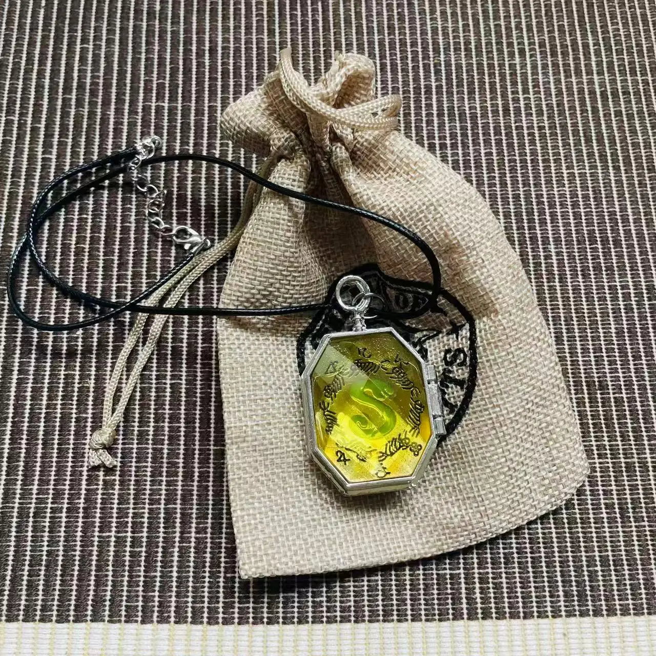 Magic World Cos Prop Can Be Opened Locket Pendant Props Gift Sack 2PCS Set Easter Halloween Christmas Thanksgiving Gift - view 5