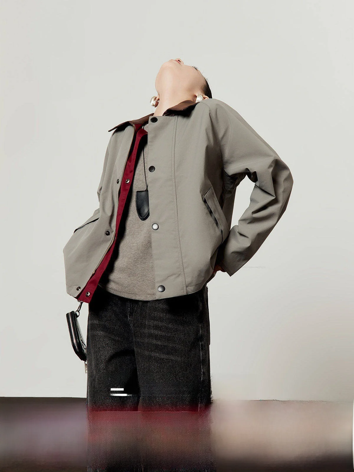 

Женская двусторонняя куртка свободного кроя винного цвета с отложным воротником, осенняя коллекция 2025, для повседневной носки и поездок на работу