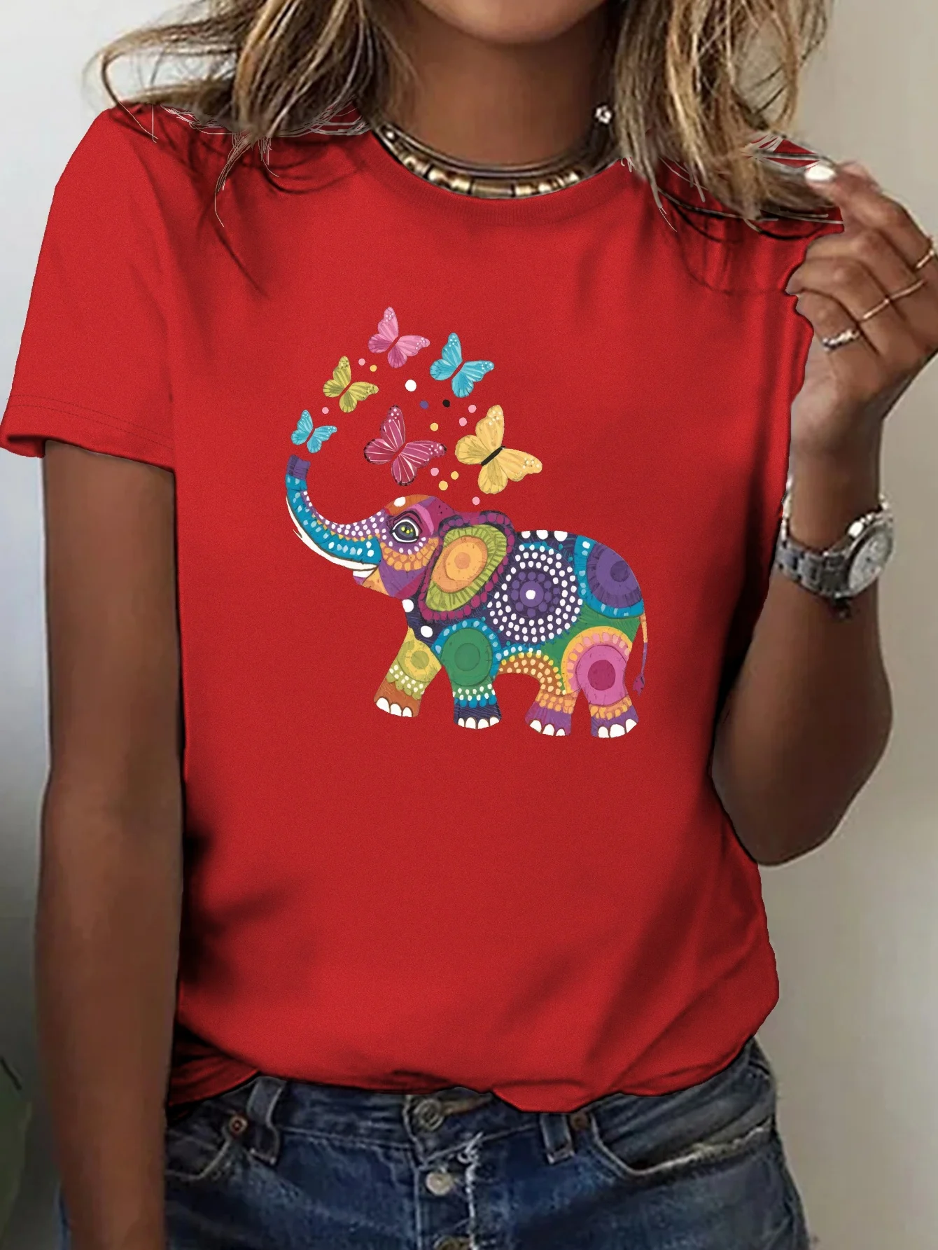 Comoda maglietta casual da donna con scollo tondo e maniche casual, morbida, con top dal design vibrante di elefante e farfalle