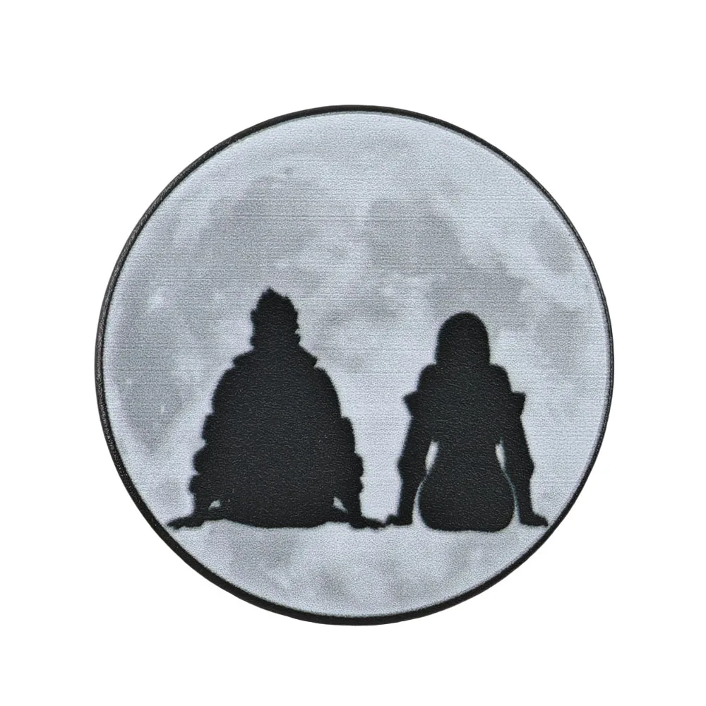 Punk-Edgerunners Brosche David Lucy Mondlicht-Silhouette Metall-Abzeichen Vollmond Emaille-Pin Gamer-Fan-Geschenk – Detail 1
