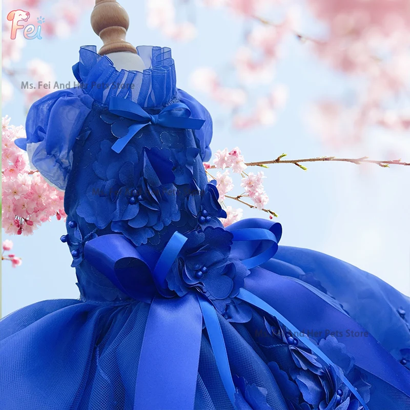 ملابس رائعة للكلاب الأليفة مطرزة فستان زفاف للكلاب مصنوع يدويًا بفيونكة من التول تنورة ملابس للكلاب الصغيرة مناسبة خاصة معطف