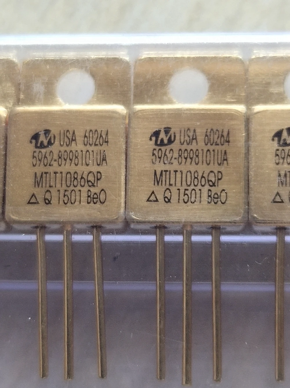 

5962-8998101UA MTLT1086QP 1pcs/lot New&Original In Stock