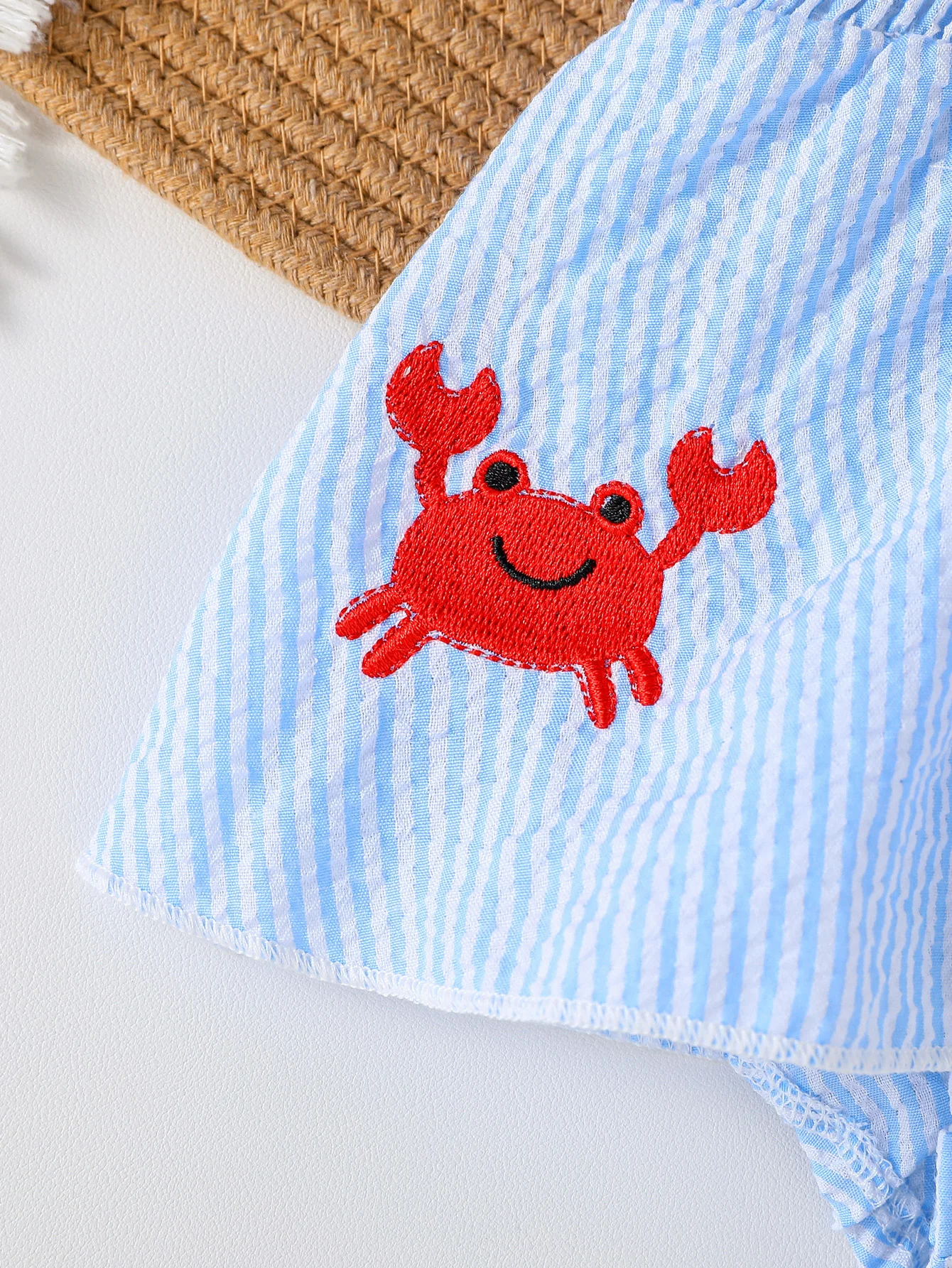 فساتين غير رسمية للفتيات الصغيرات لصيف 2025 بدون أكمام مطرزة على شكل سرطان البحر مخططة مطبوعة بدون أكمام للملابس 0-1 سنة + عصابة رأس