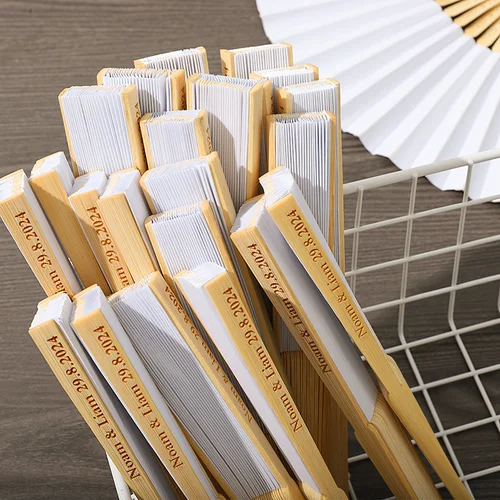 맞춤형 새겨진 접이식 실크 핸드 선풍기, 선물 가방, 우아하고 개인화, 맞춤형 웨딩 팬 장식, 50-100PCs 