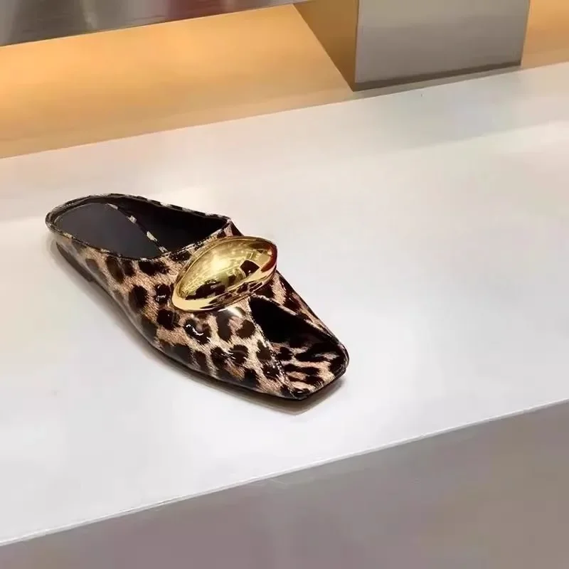 2025-verao-peep-toe-chinelos-modernos-femininos-moda-dedo-do-pe-quadrado-salto-baixo-decoracao-de-metal-sandalias-ao-ar-livre-vestido-chinelos-diarios