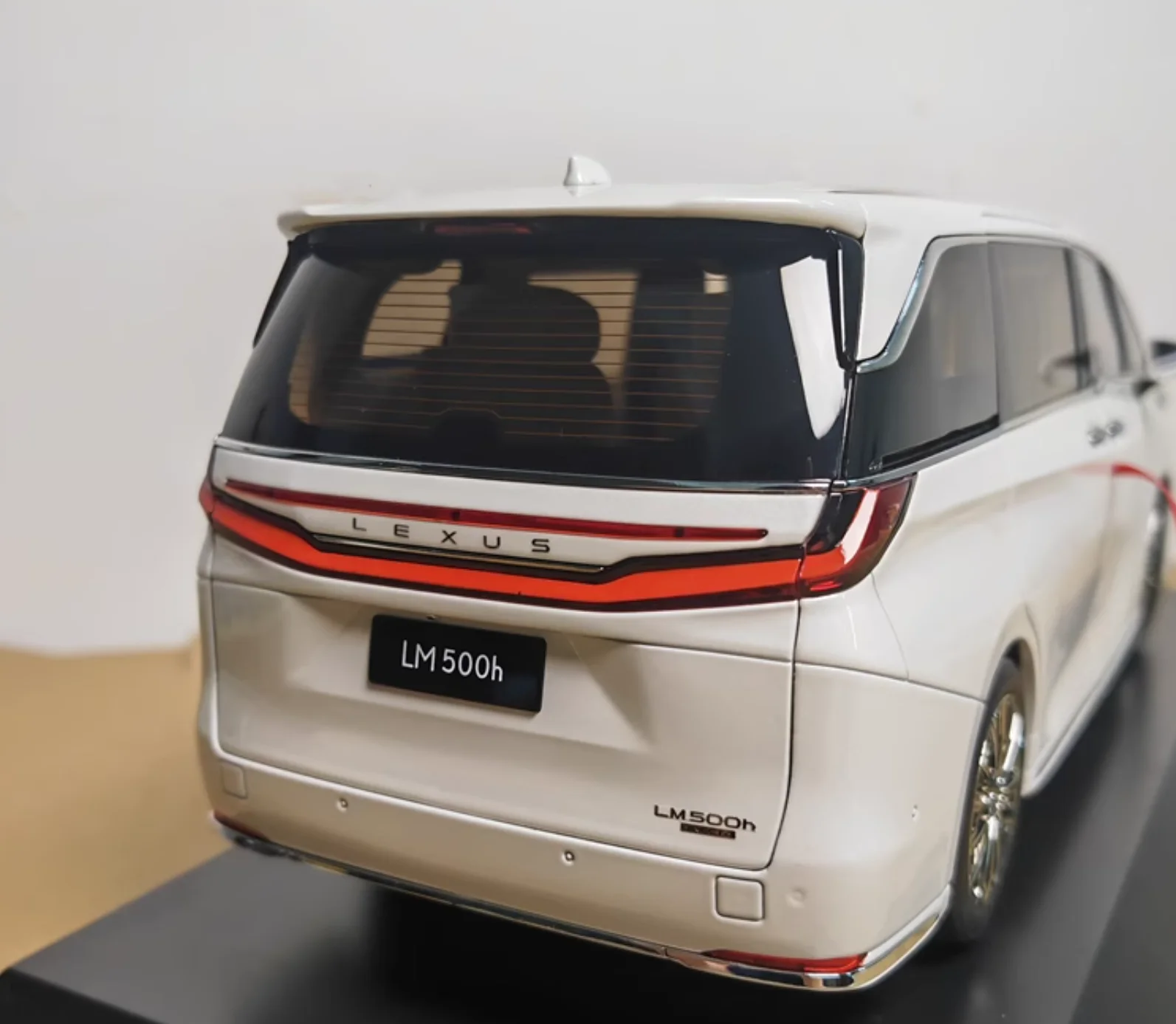 Lexus 1:18 ￼ダイキャスト￼LM500h ホワイトモデルミニカー 1/18 LM500h LM 500h Diecast Model Car Model Gifts for Collectors