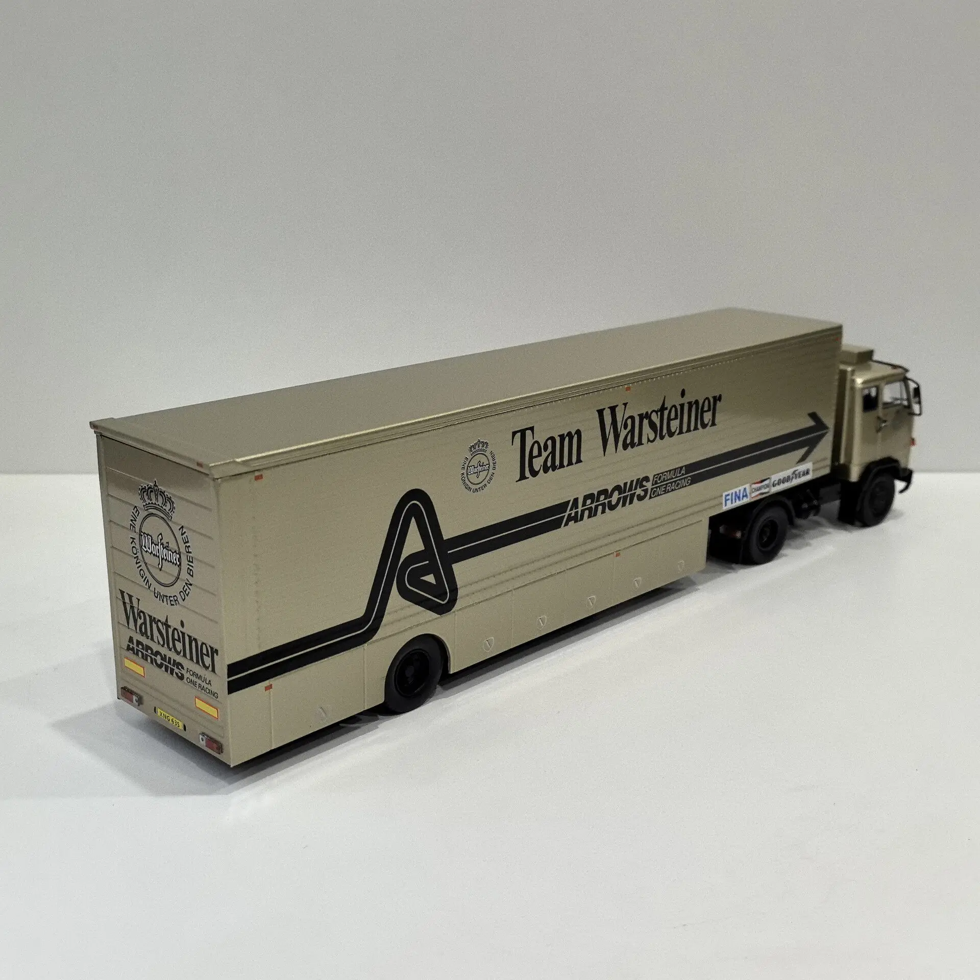 Diecast IXO 1/43 Scale VOLVO F89 1981 Trailer Truck Front Alloy Car Plastic X8T1 Alloy Car Model view 5