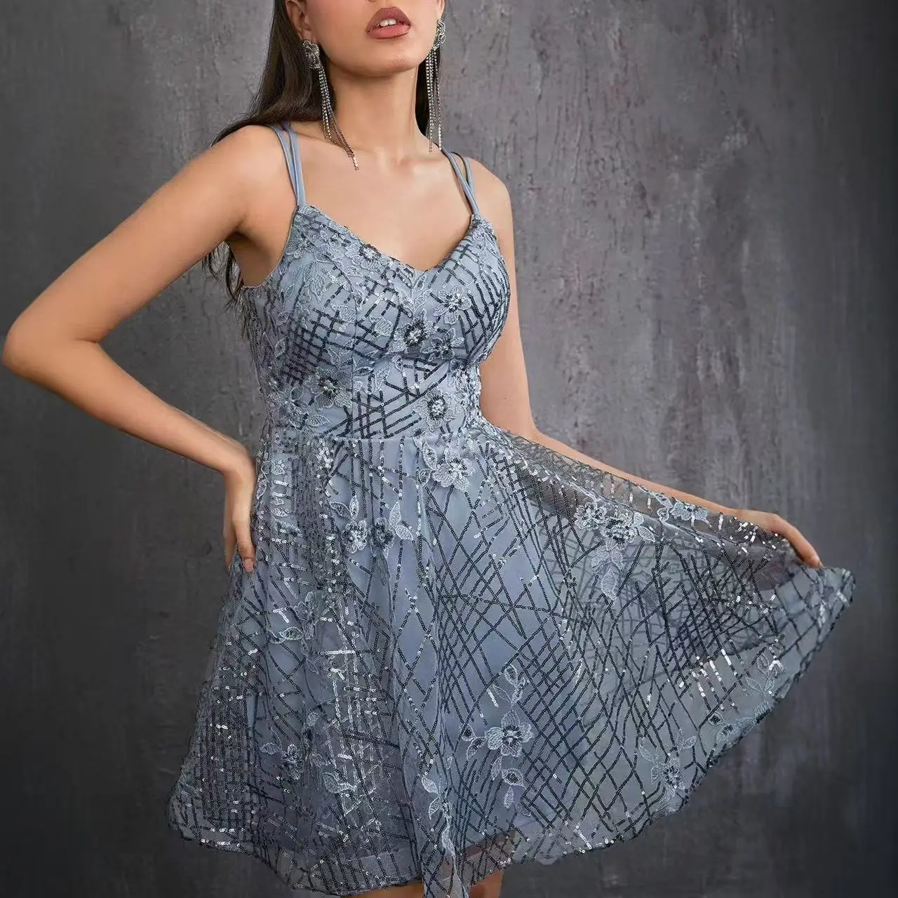 Abiti da sera di colore grigio per matrimoni Abiti da compleanno ricamati Abito di lusso 2025 Mini abito da sera Costume di scena