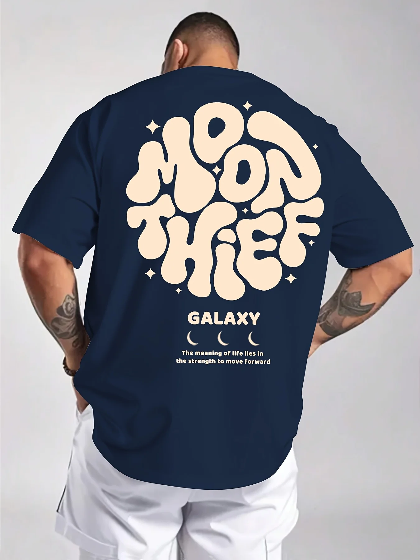 Trendiges Sommer-Essential: Schwarzes T-Shirt mit Galaxy Moon Thief Grafik aus 100% Baumwolle, bequem und leicht für Herren – Detail 4
