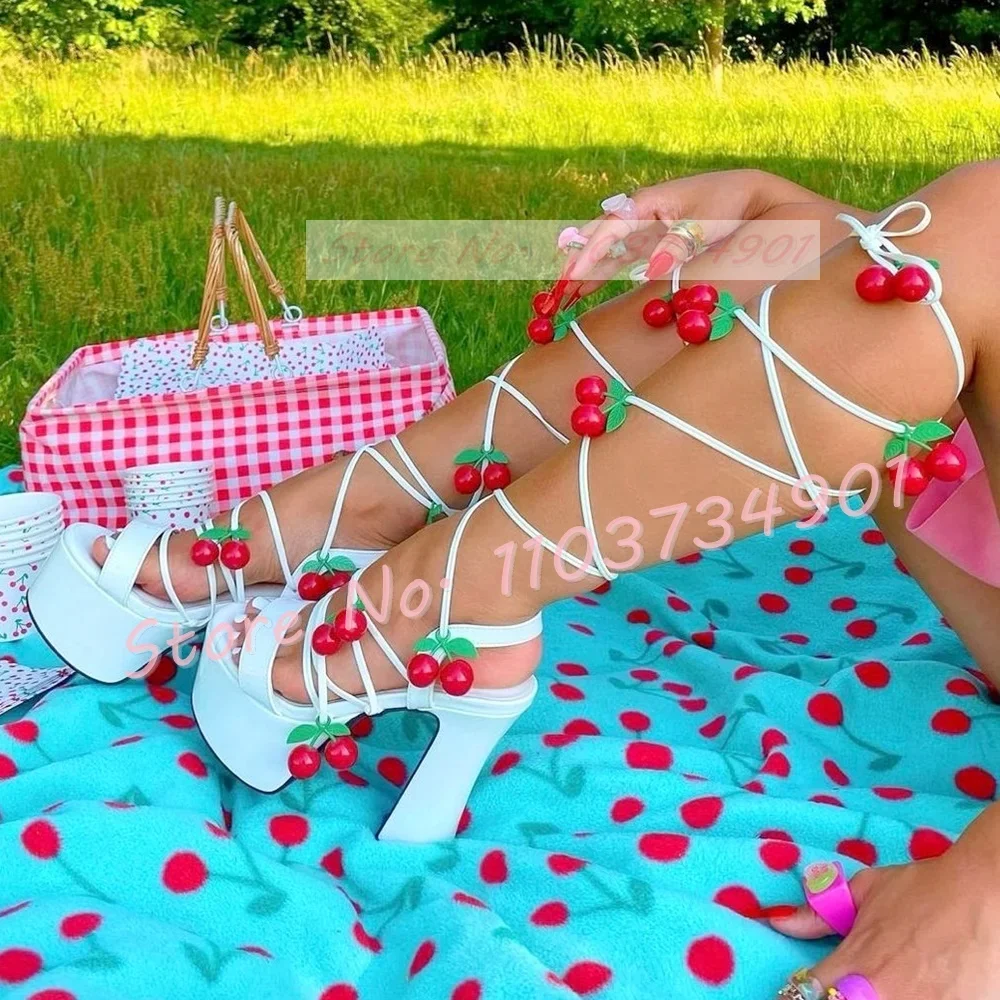 

Босоножки женские на платформе с открытым носком и перекрестной шнуровкой