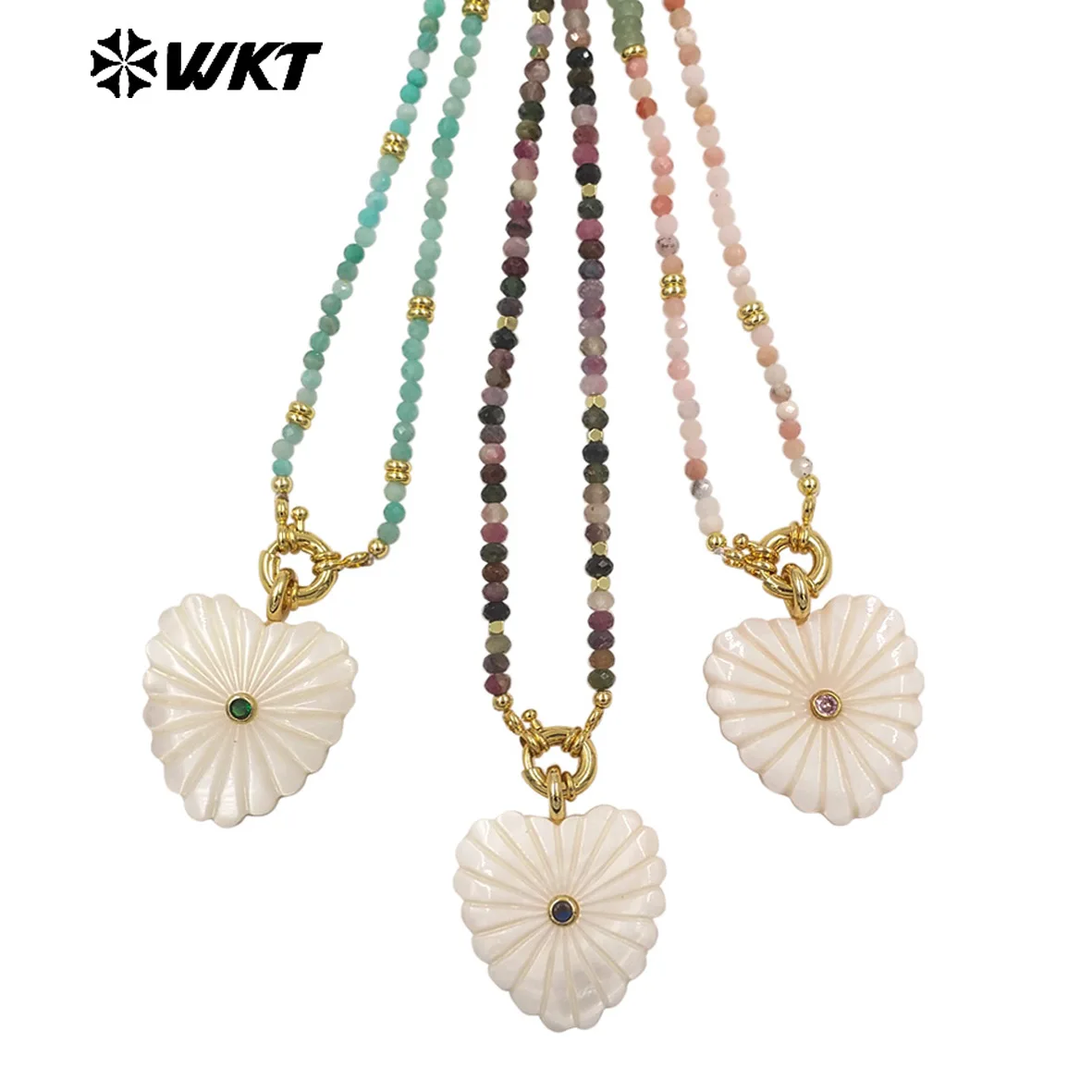 WT-JN404 Romantic Heartshape Style White Shell Pendants Necklace With Colored Stone Beads And Pearl Design Chain
