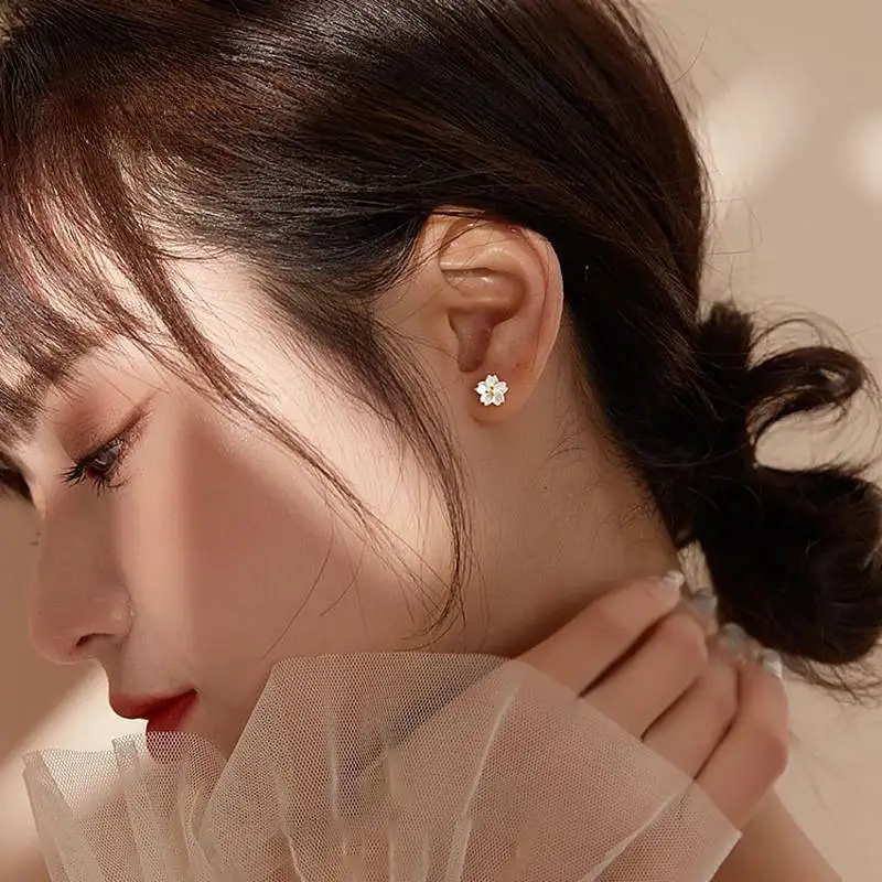 أقراط حقيقية من الفضة الإسترليني عيار 925 على شكل زهرة حلوة صغيرة للسيدات مجوهرات راقية لطيفة وإكسسوارات أنيقة ذات طابع شخصي