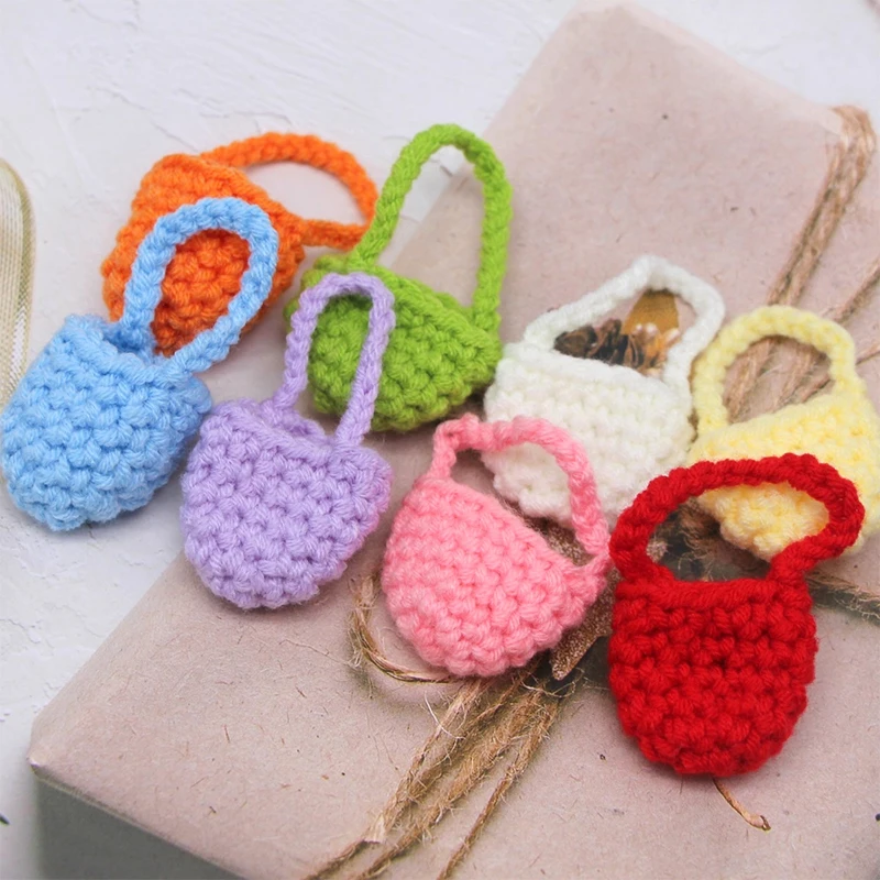 1:12 Dollhouse Miniature Woven Shoulder Bag Mini Knitting Wool Bag Crochet Braid Crossbody Bag Handbag Storage Bag DressUp Decor