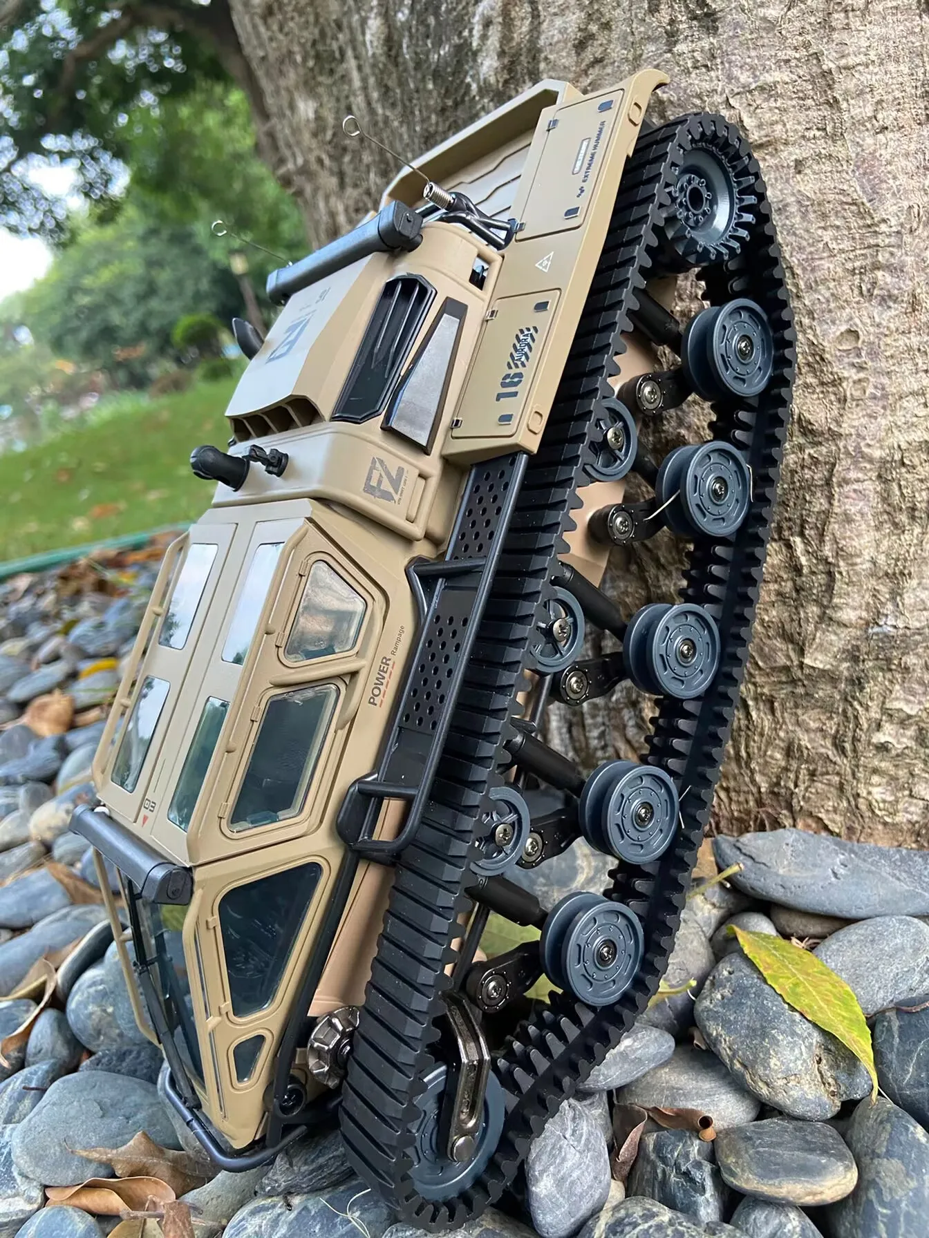 Remote control high-speed tracked vehicle, high-speed drift proportional throttle, remote control tank tracked vehicle model, ar