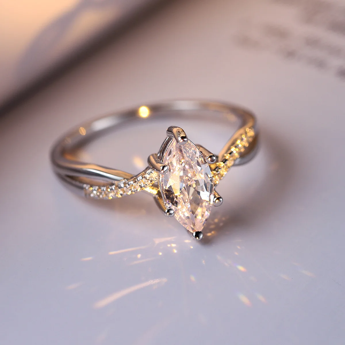 

S925 Sterling Silver Marquise-Cut Single Diamond Inlay Simple Versatile Ring, Elegant Four-Prong Lightweight Luxury Design