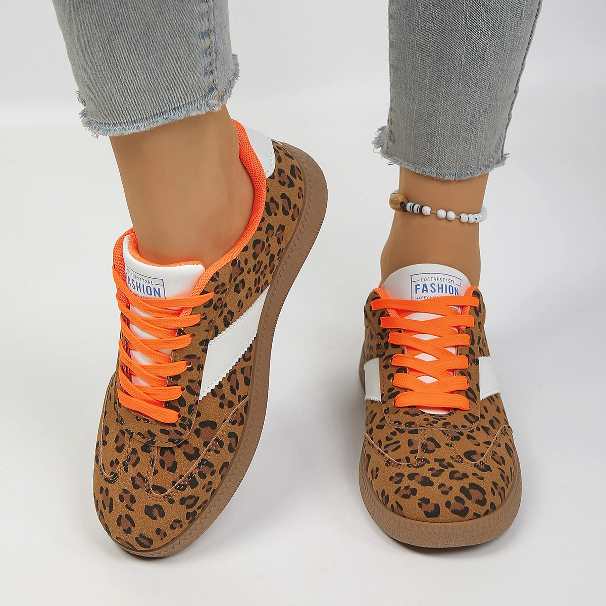 أحذية رياضية كلاسيكية للمشي في الهواء الطلق، أحذية رياضية عصرية للنساء، أحذية رياضية برباط للمشي للنساء