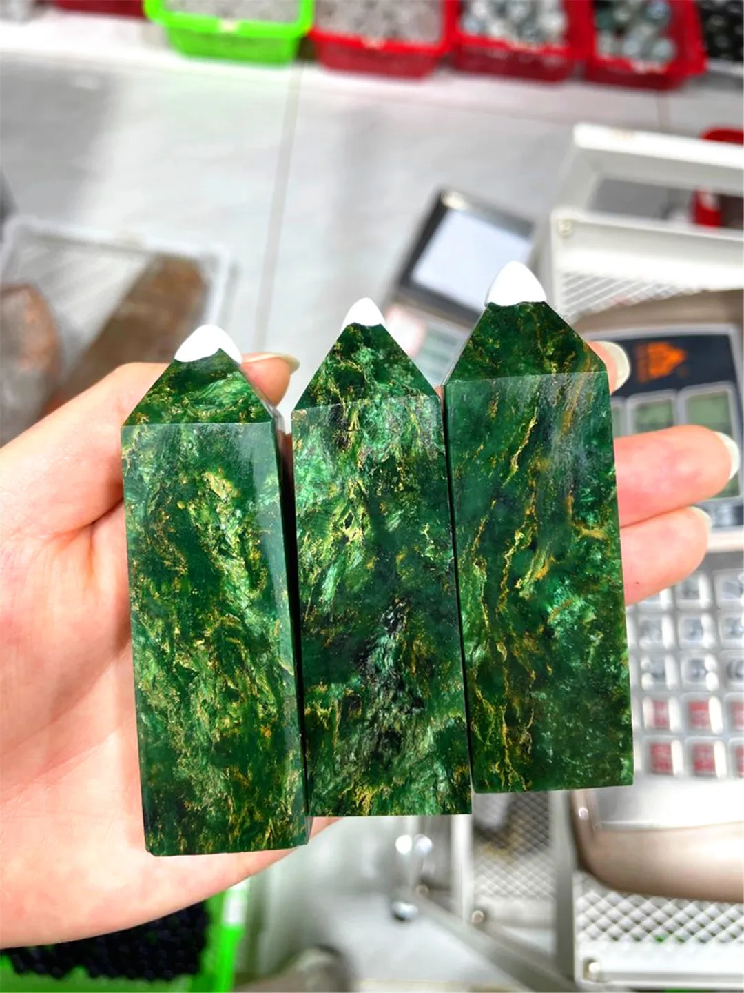 Emeraude Quartz Natural Stones For Jewelry Emerald Crystal Healing Reiki Points Square Pole Obelisk Desk Ornaments Precious Gem