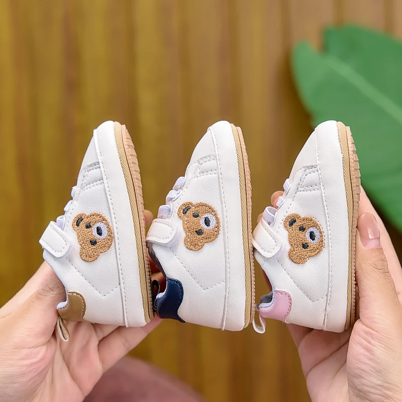 Spring and Autumn Baby Sneakers, Cartoon Bear Embroidery Baby Shoes, Soft-Soled Non-Slip Newborn Walking Shoes, 0-12 Months Unisex Toddler Shoes