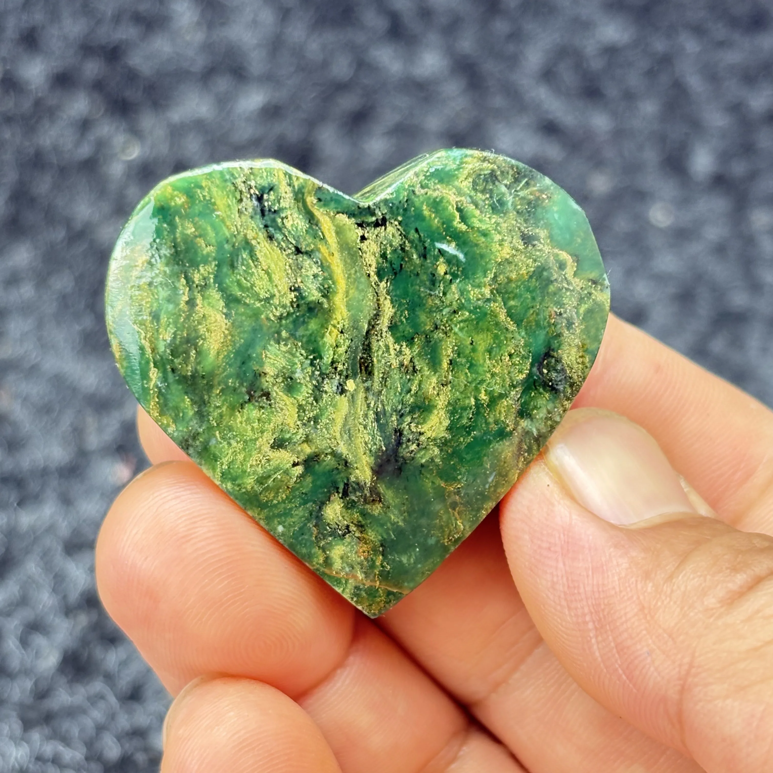 Natural Green Emerald Heart-shaped Amulet For Chakra Healing, Spiritual Energy And Meditation
