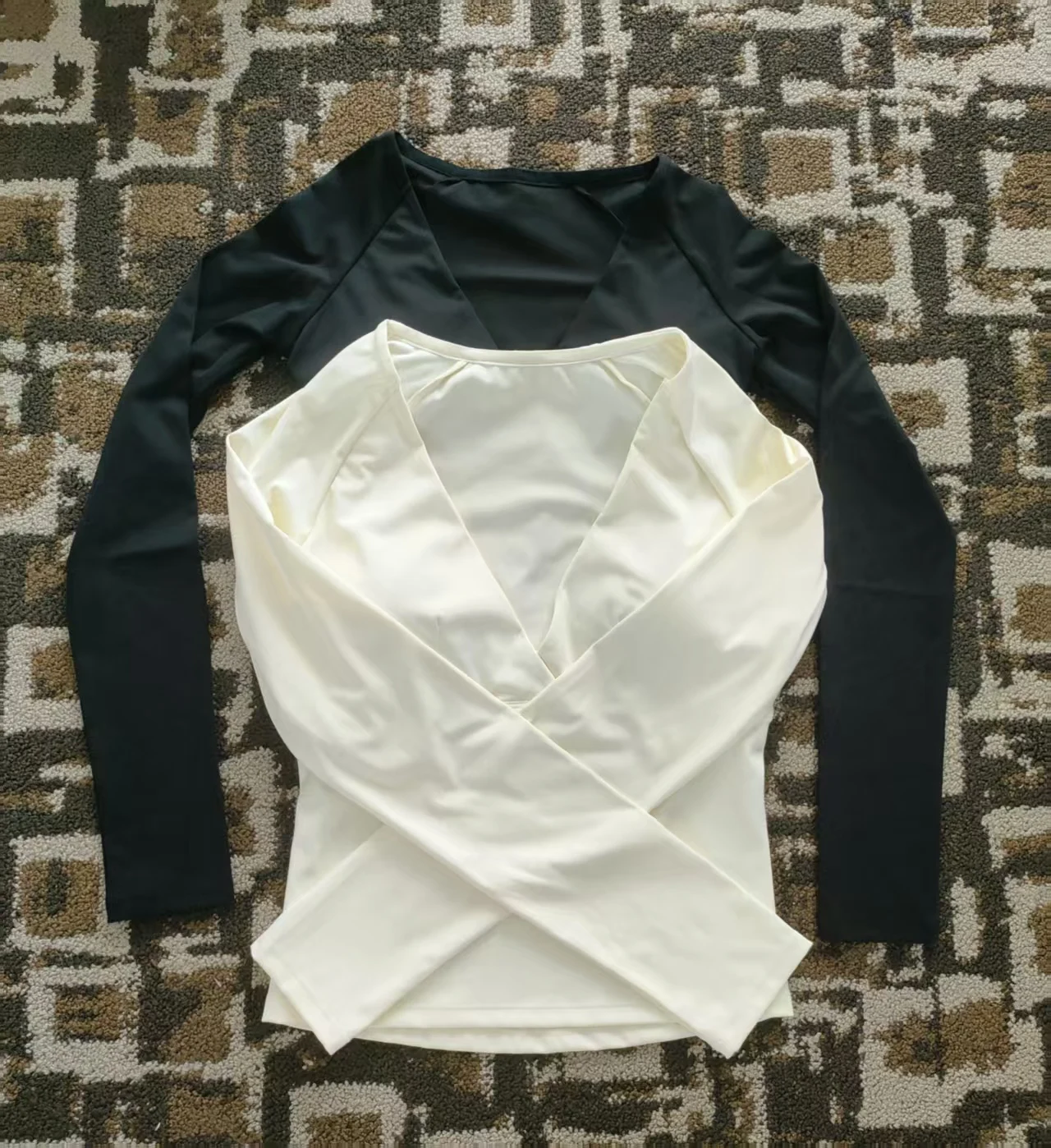 New V-neck sports long-sleeved top - Bare-skin and gentle skin feel - Women's outdoor fitness, sports and yoga wear