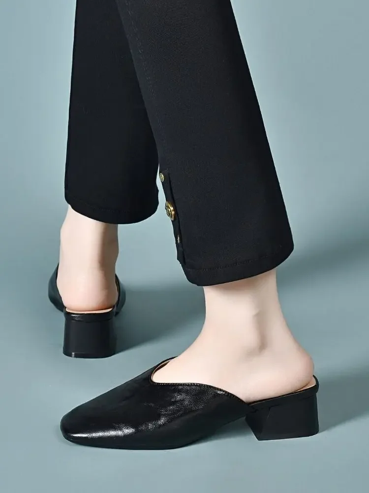 Damen Retro Mules mit eckiger Zehenpartie und klobigem Absatz, bequeme Slip-On-Sandalen aus weichem Leder, geeignet für Alltag und Büro 2026 – Detail 6