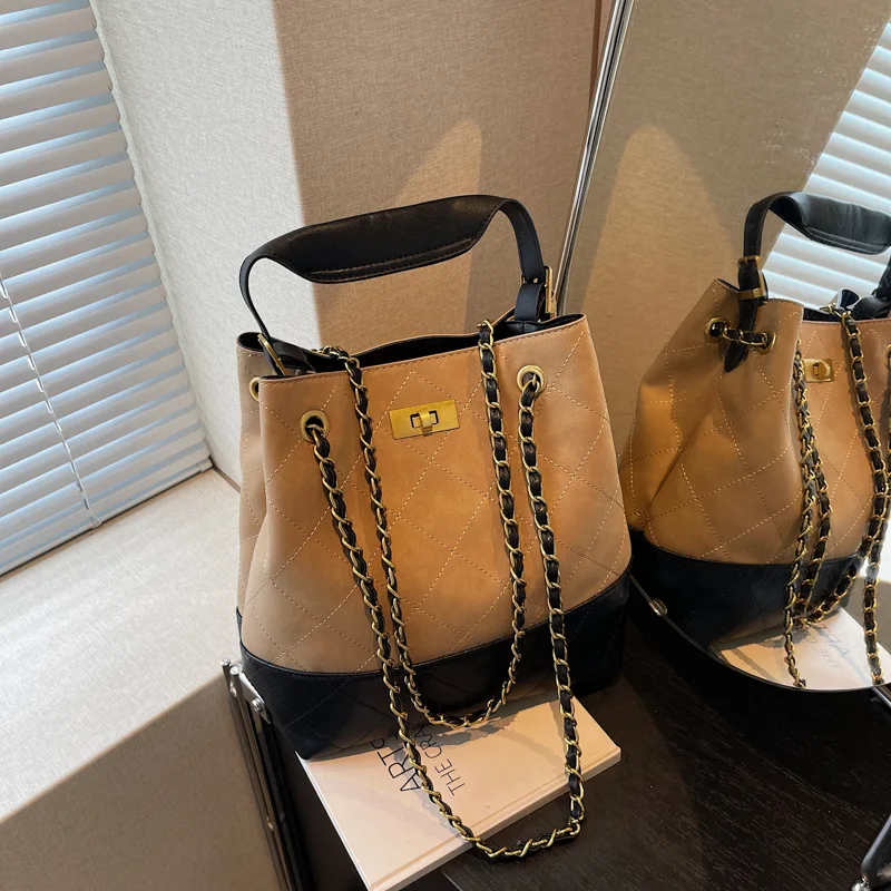 

Trendy Chain Commuter Bag, Color Block Bucket Shoulder Purse, Women's Luxe Crossbody, Day to Night Tote, Minimalist Sling Bag