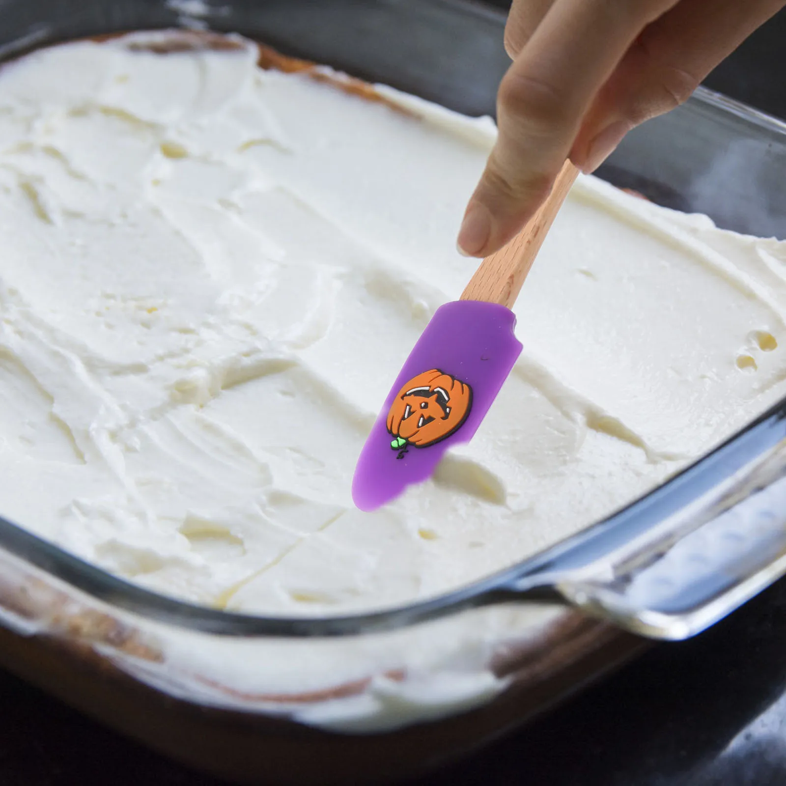 

2Pcs Wooden Handle Silicone Scraper Halloween Cream Spatula Baking Gadget Reusable Lightweight Kitchen Utensil for Home Bakery