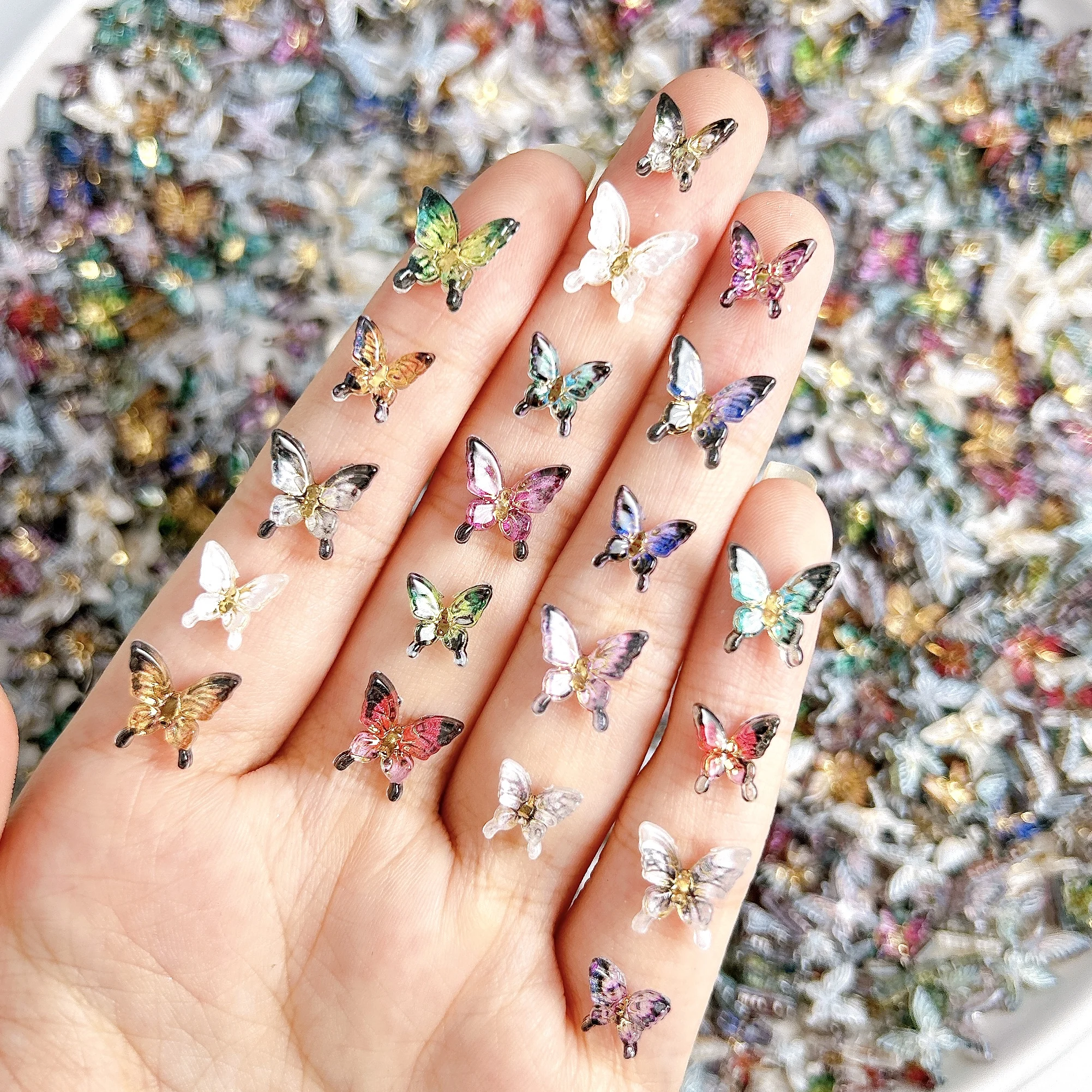 30PCS Kreative Farbverlauf Farbige Schmetterling Nagel Charms Transluzente Retro Minimalistischen Schmetterling Harz Nail art Dekorationen für DIY