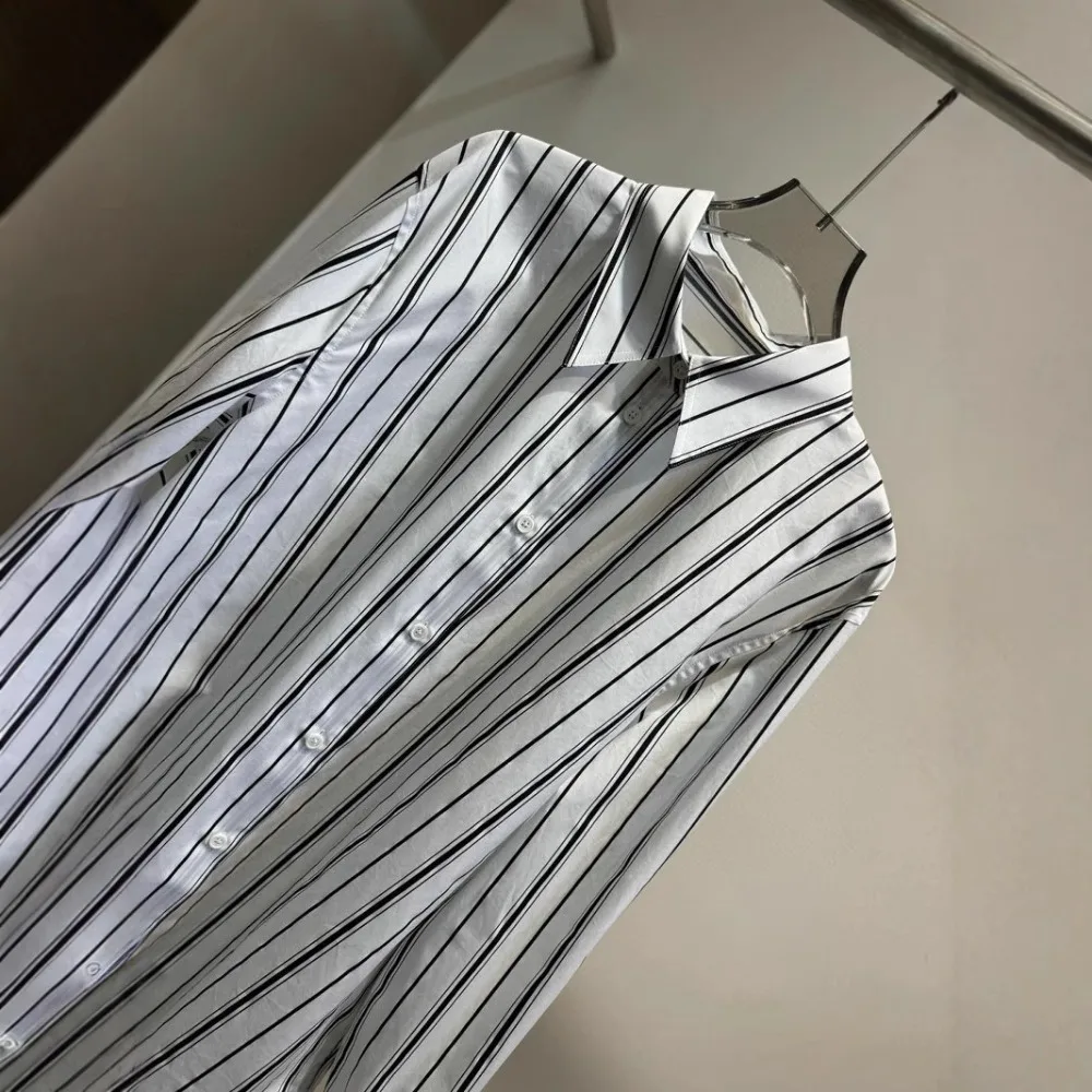 เสื้อเชิ้ตลายทางแนวตั้งทรงหลวมและอเนกประสงค์สำหรับฤดูใบไม้ผลิและฤดูร้อน เสื้อเชิ้ตปกยาวแขนยาวความยาวปานกลาง