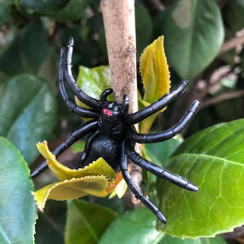 Araña simulada para decoración de Halloween, pegamento suave para burlas y bromas, juguetes novedosos, suministros aterradores, 1 Uds.