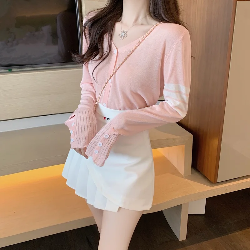 Short skirt set for women V-neck Side Slit Breasted knitted cardigan Sunscreen shirt High waist with hundred pleats