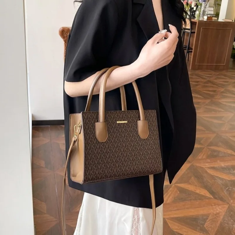 

Versatile Minimalist Diaper Bag Women's Bag Tote Amusement Park Outing Large Capacity Exquisite Chic Sleek Elegant Practical