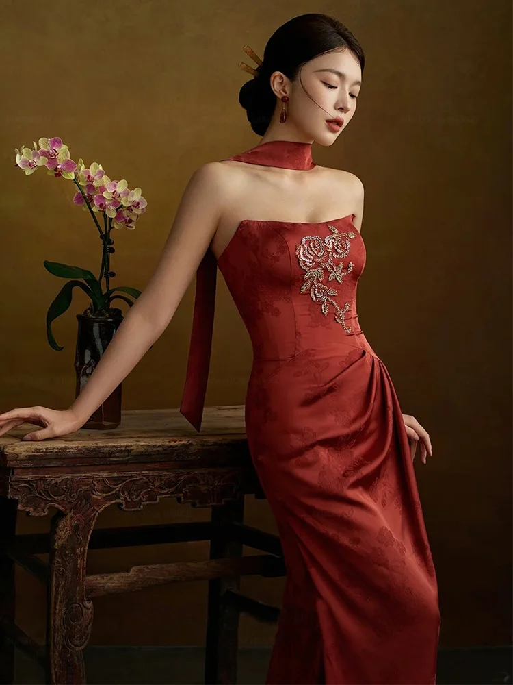 

Elegant Long Tail Wedding Dress Floor Length Draped Gown for Wedding Banquet Evening Party Bride Dress with Strap