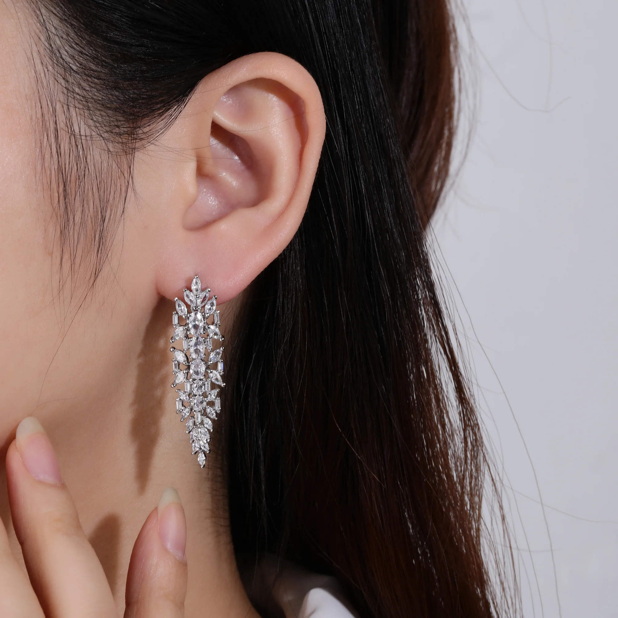 

1Pair Dubai Exquisite Luxury Cubic Zirconia Tassel Earrings For Women Valentine's Day Shiny Gift