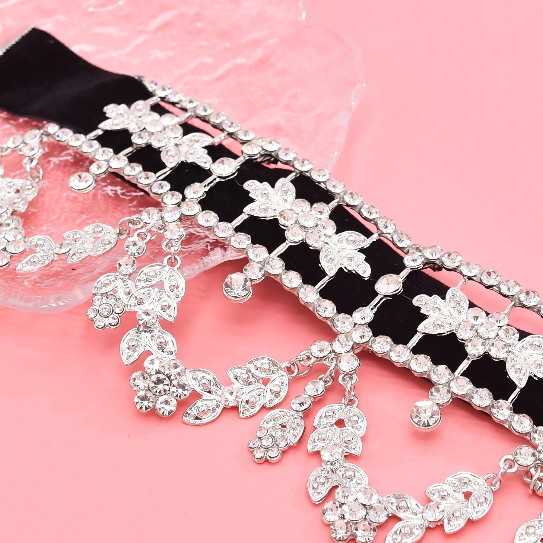 Elegante Samt Funkelnde Diamant Kragen Halskette Für Frauen Blatt Blume Quaste Anhänger Strass Schmuck Weibliche Zubehör Geschenk – Detail 7
