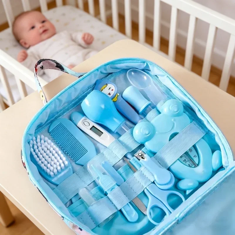 

Набор для ухода за новорожденными из 13 предметов с сумкой для хранения: отсасыватель для носа, ножницы для ногтей, термометр, принадлежности для ежедневного ухода и гигиены