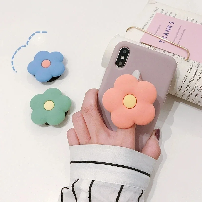 Suitable for foldable smartphone holder with small flower design and expandable finger grip