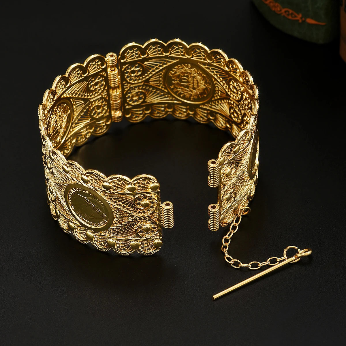 فستان زفاف عربي سوار مطلي بالذهب على شكل شخصية بشرية عملة مجوفة بنمط مفتوح سوار مجوهرات