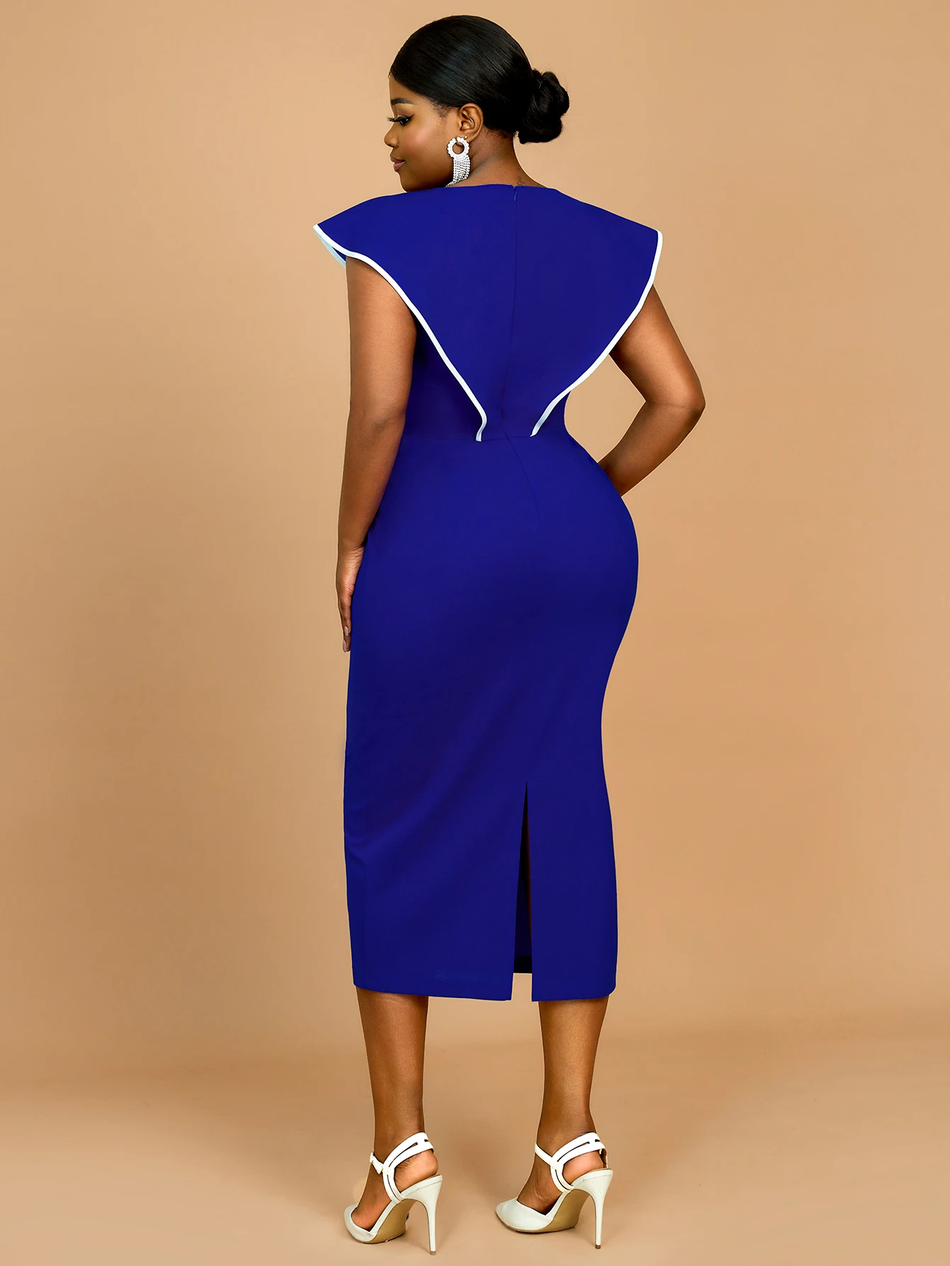 V넥과 3D 꽃 디테일이 있는 러플 트림 바디콘 미디 드레스는 결혼식, 사무실 착용 및 공식적인 특별 행사에 적합합니다.